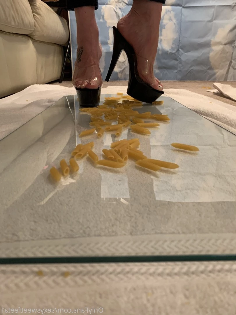 sexysweetfeetana [ sexysweetfeeta1 ] Onlyfans leaked photo 2775078 on Hotleaks.tv