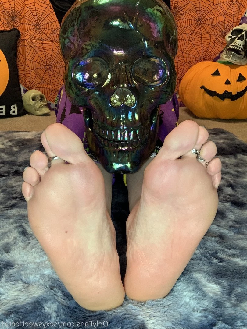 sexysweetfeetana [ sexysweetfeeta1 ] Onlyfans leaked photo 2776038 on Hotleaks.tv