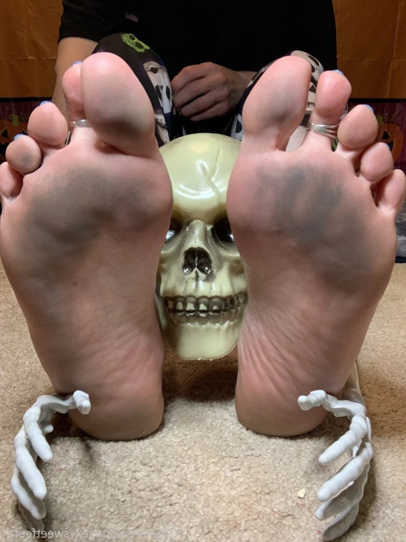 sexysweetfeetana [ sexysweetfeeta1 ] Onlyfans leaked photo 2777737 on Hotleaks.tv