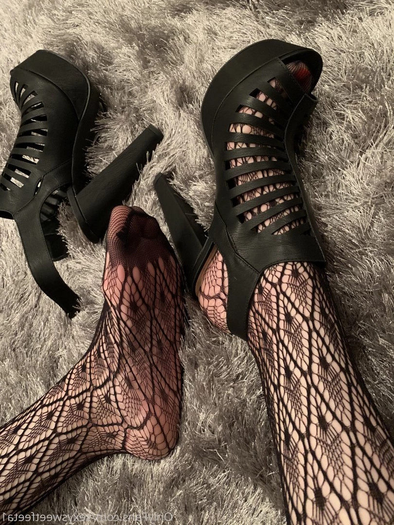 sexysweetfeetana [ sexysweetfeeta1 ] Onlyfans leaked photo 2779135 on Hotleaks.tv