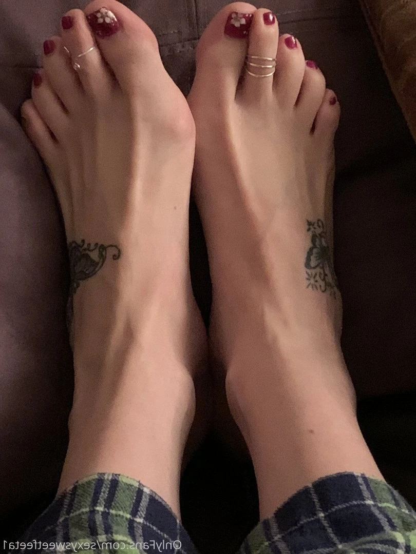 sexysweetfeetana [ sexysweetfeeta1 ] Onlyfans leaked photo 2780470 on Hotleaks.tv