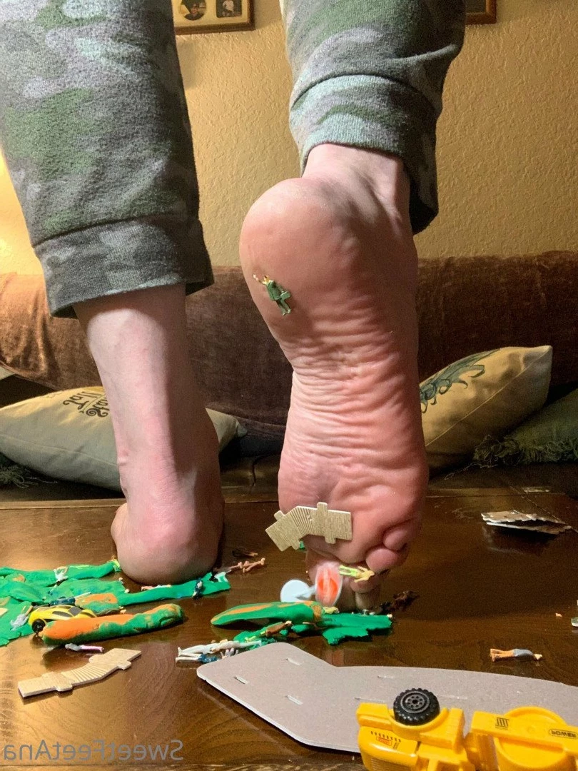 sexysweetfeetana [ sexysweetfeeta1 ] Onlyfans leaked photo 2780478 on Hotleaks.tv