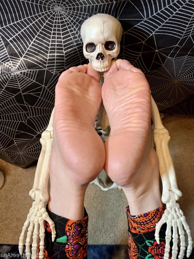 sexysweetfeetana [ sexysweetfeeta1 ] Onlyfans leaked photo 2782103 on Hotleaks.tv