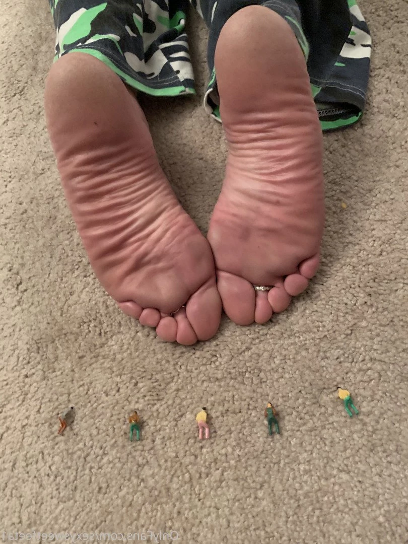 sexysweetfeetana [ sexysweetfeeta1 ] Onlyfans leaked photo 2787238 on Hotleaks.tv