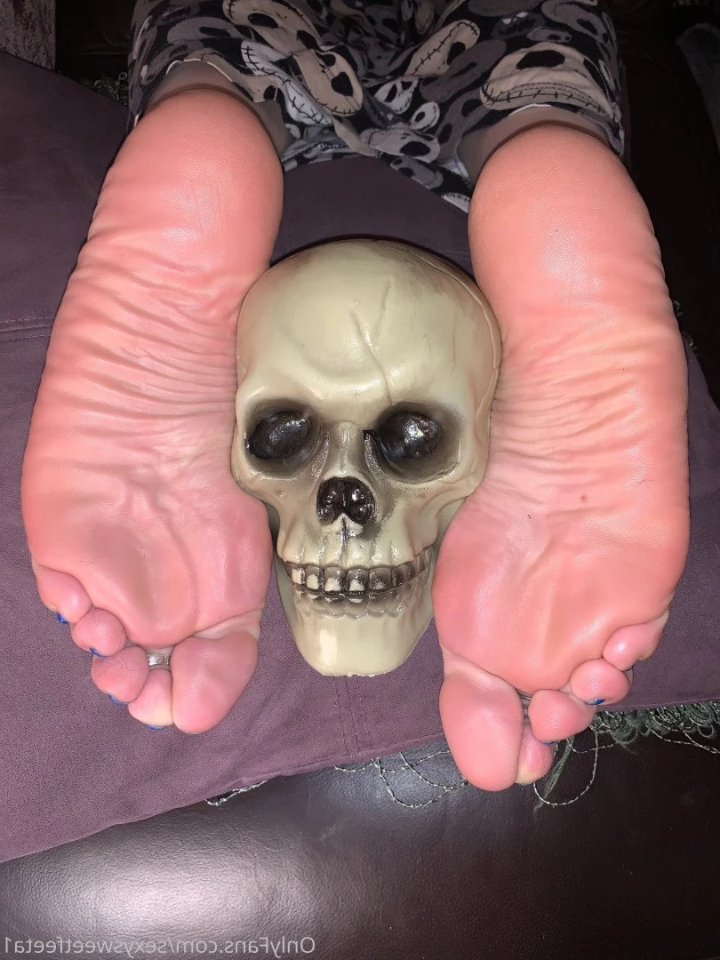 sexysweetfeetana [ sexysweetfeeta1 ] Onlyfans leaked photo 2789165 on Hotleaks.tv