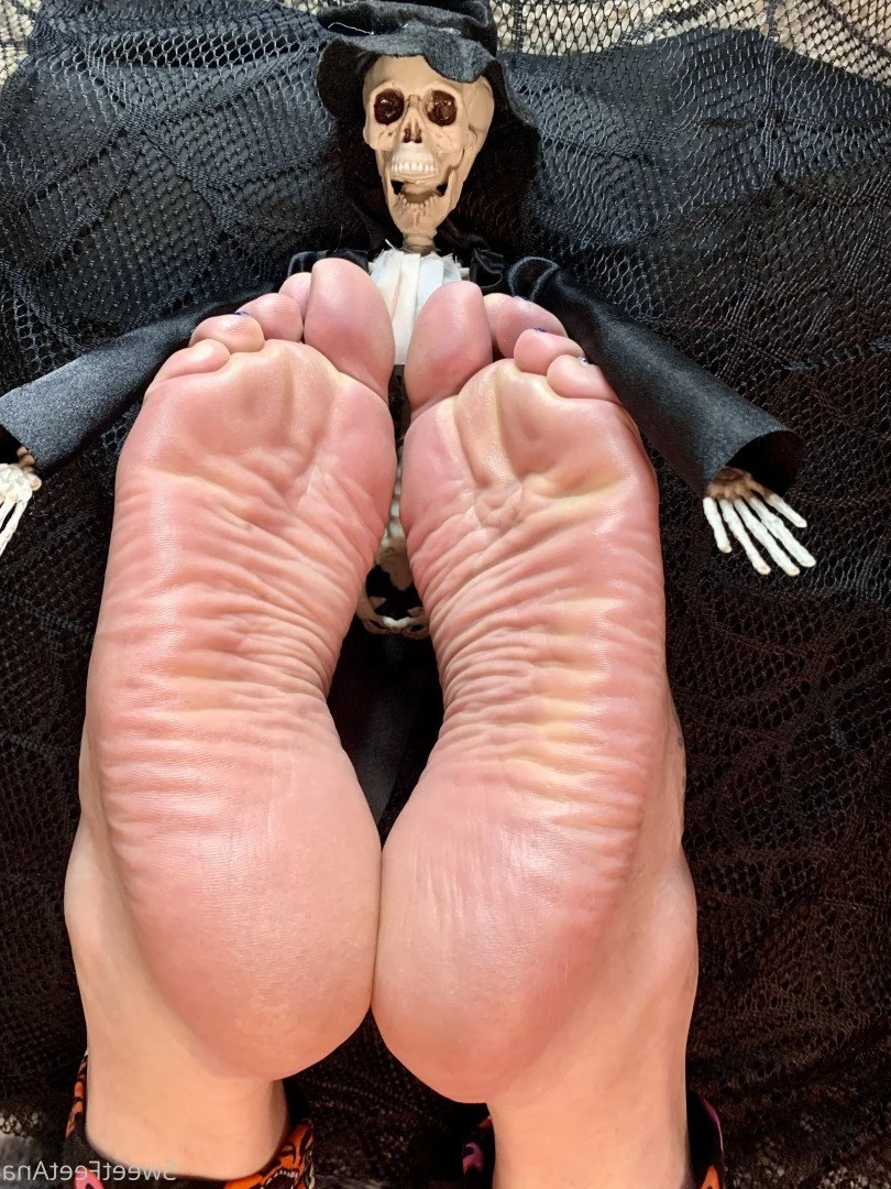 sexysweetfeetana [ sexysweetfeeta1 ] Onlyfans leaked photo 2792548 on Hotleaks.tv