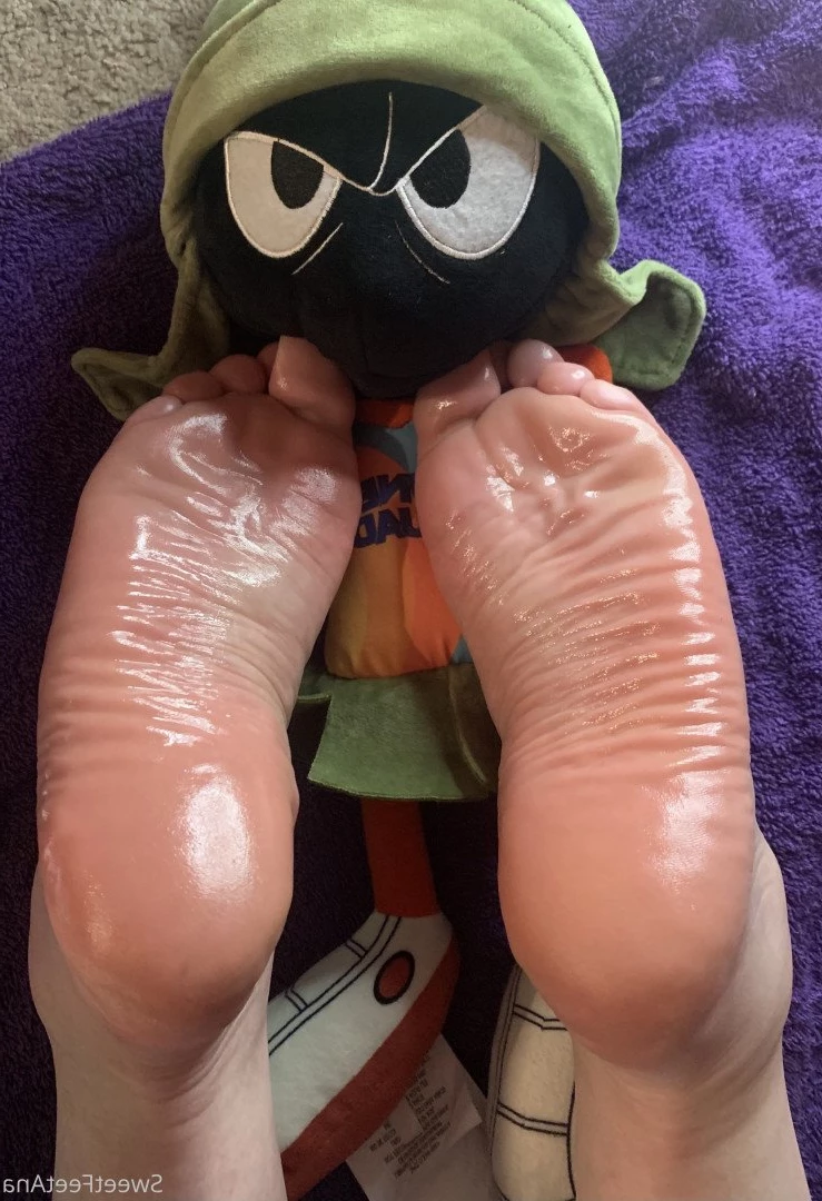 sexysweetfeetana [ sexysweetfeeta1 ] Onlyfans leaked photo 2795104 on Hotleaks.tv