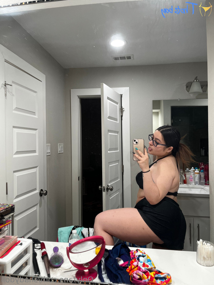 𝐋𝐚𝐭𝐢𝐧𝐚 𝐆𝐚𝐦𝐞𝐫 𝐧𝐞𝐞𝐝𝐬 𝐝*𝐜𝐤 🎮👸🏻💦 [ shadydoll ] Onlyfans leaked photo 18439548 on Hotleaks.tv