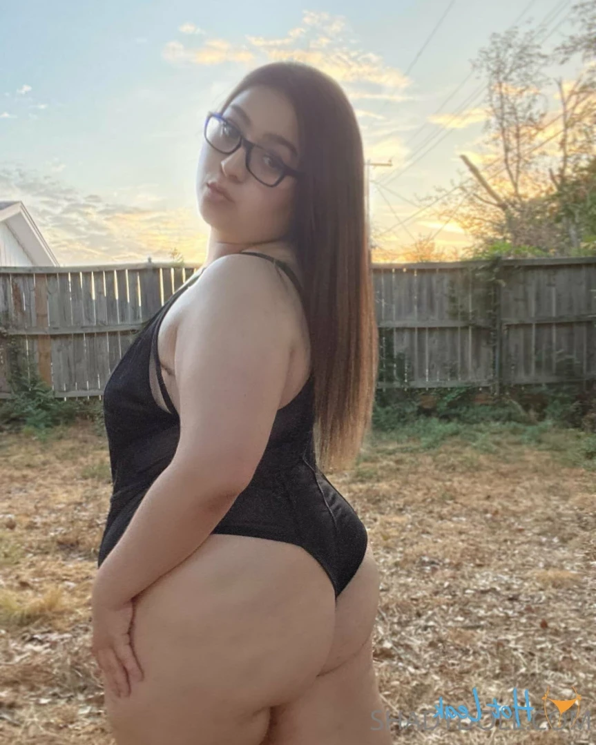 𝐋𝐚𝐭𝐢𝐧𝐚 𝐆𝐚𝐦𝐞𝐫 𝐧𝐞𝐞𝐝𝐬 𝐝*𝐜𝐤 🎮👸🏻💦 [ shadydoll ] Onlyfans leaked photo 13410194 on Hotleaks.tv