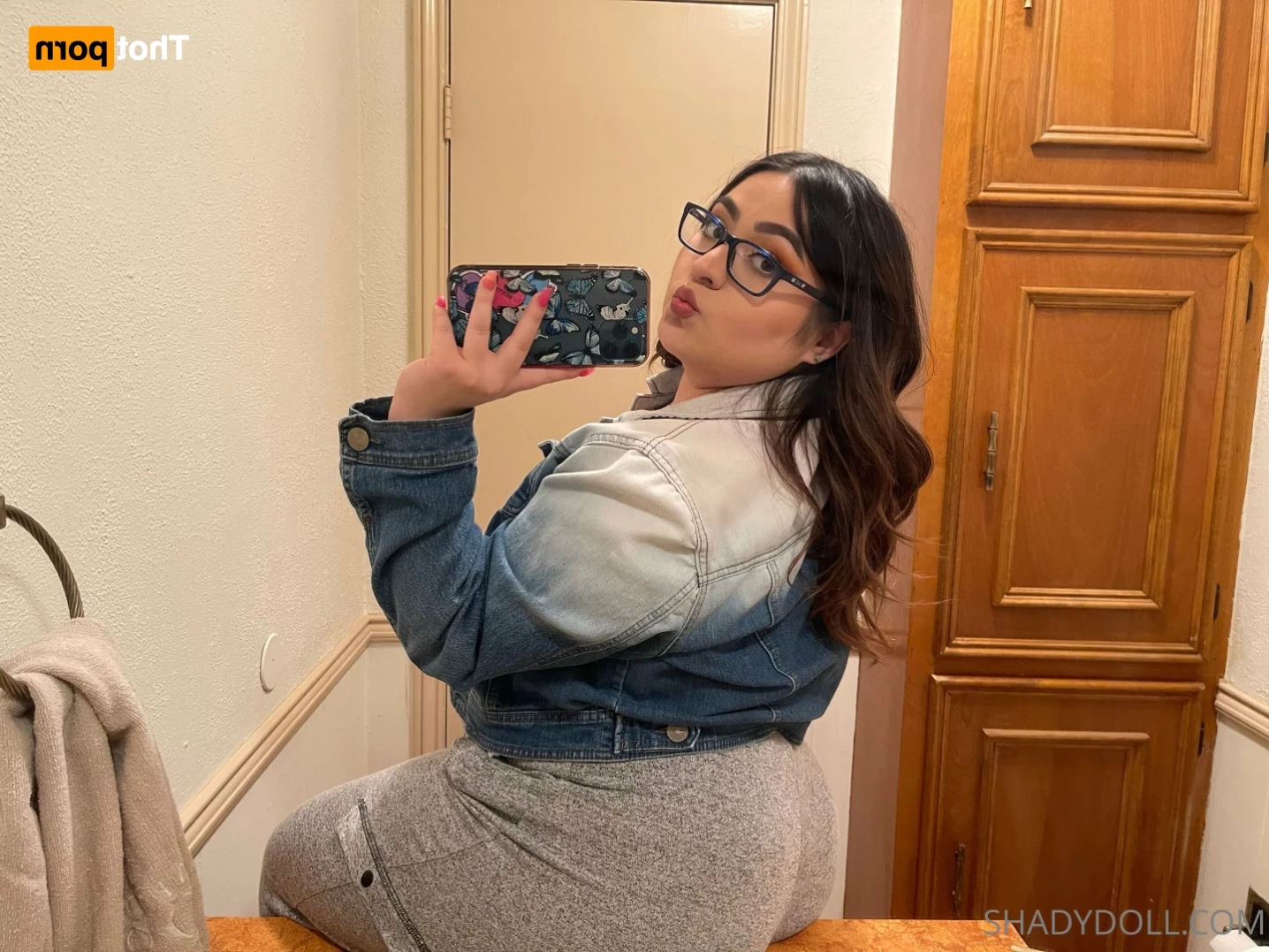 𝐋𝐚𝐭𝐢𝐧𝐚 𝐆𝐚𝐦𝐞𝐫 𝐧𝐞𝐞𝐝𝐬 𝐝*𝐜𝐤 🎮👸🏻💦 [ shadydoll ] Onlyfans leaked photo 13583277 on Hotleaks.tv