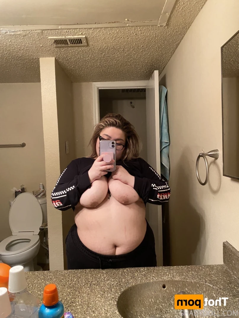 𝐋𝐚𝐭𝐢𝐧𝐚 𝐆𝐚𝐦𝐞𝐫 𝐧𝐞𝐞𝐝𝐬 𝐝*𝐜𝐤 🎮👸🏻💦 [ shadydoll ] Onlyfans leaked photo 15360876 on Hotleaks.tv