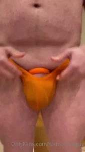 4935700