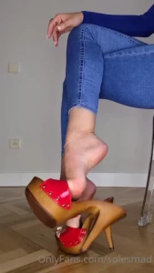4936799