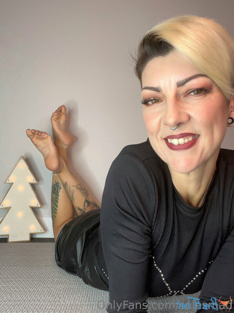 👑Miss Solesmad👑 [ solesmad ] Onlyfans leaked photo 16626879 on Hotleaks.tv
