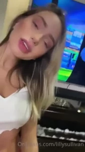 18282929