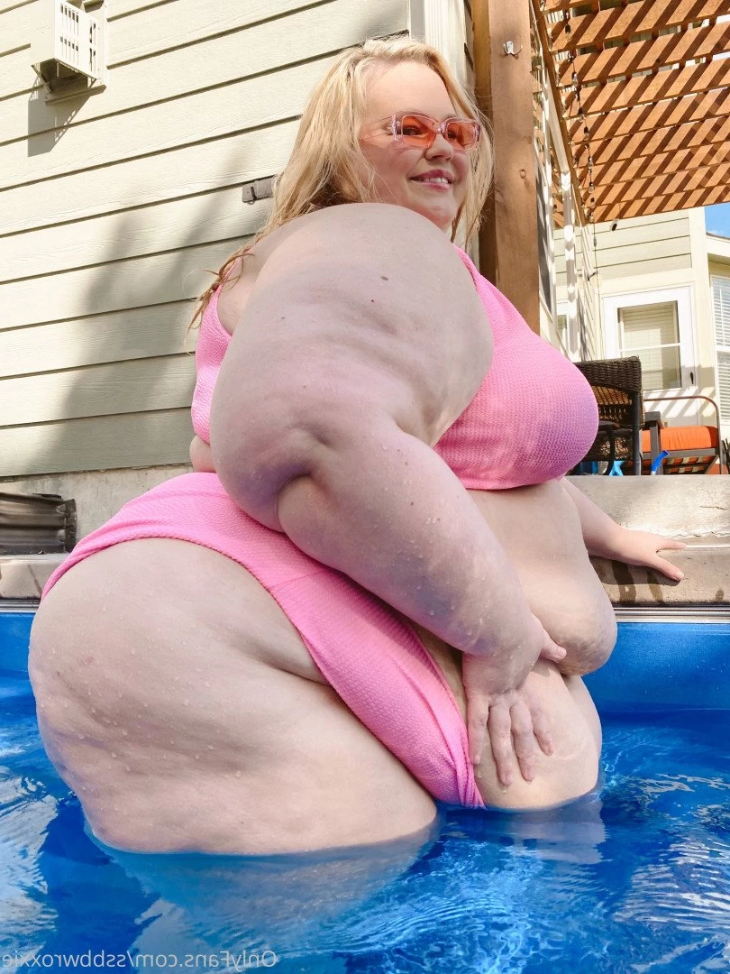 Supersized Roxxie [ ssbbwroxxie ] Onlyfans leaked photo 2711440 on Hotleaks.tv