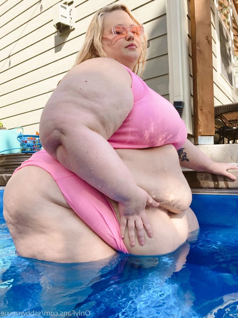Supersized Roxxie [ ssbbwroxxie ] Onlyfans leaked photo 2715399 on Hotleaks.tv