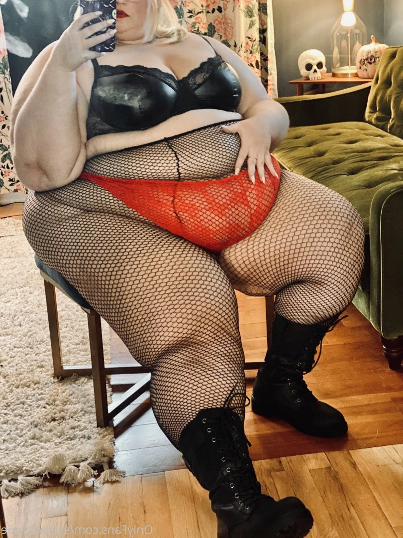 Supersized Roxxie [ ssbbwroxxie ] Onlyfans leaked photo 2716117 on Hotleaks.tv