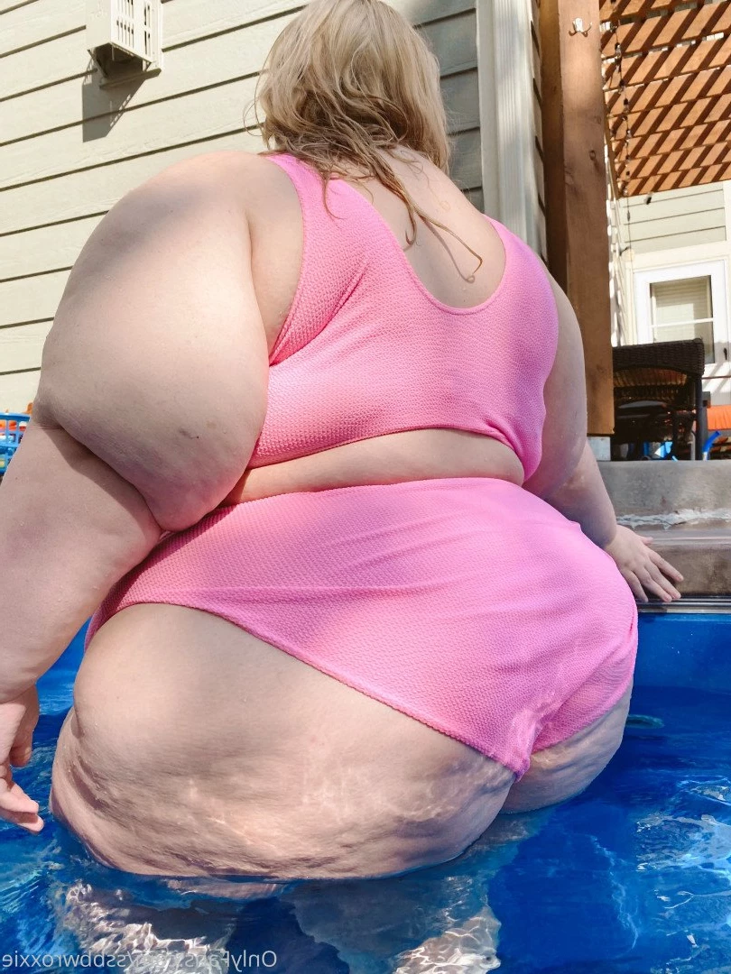 Supersized Roxxie [ ssbbwroxxie ] Onlyfans leaked photo 2718517 on Hotleaks.tv