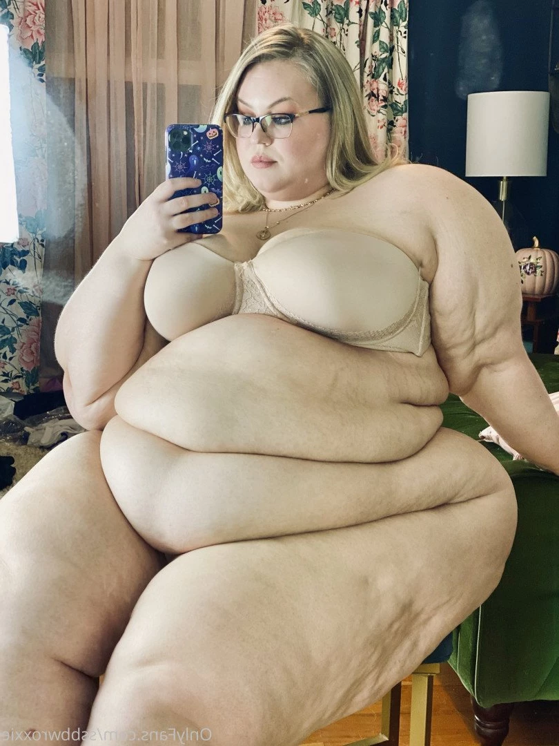 Supersized Roxxie [ ssbbwroxxie ] Onlyfans leaked photo 2720491 on Hotleaks.tv