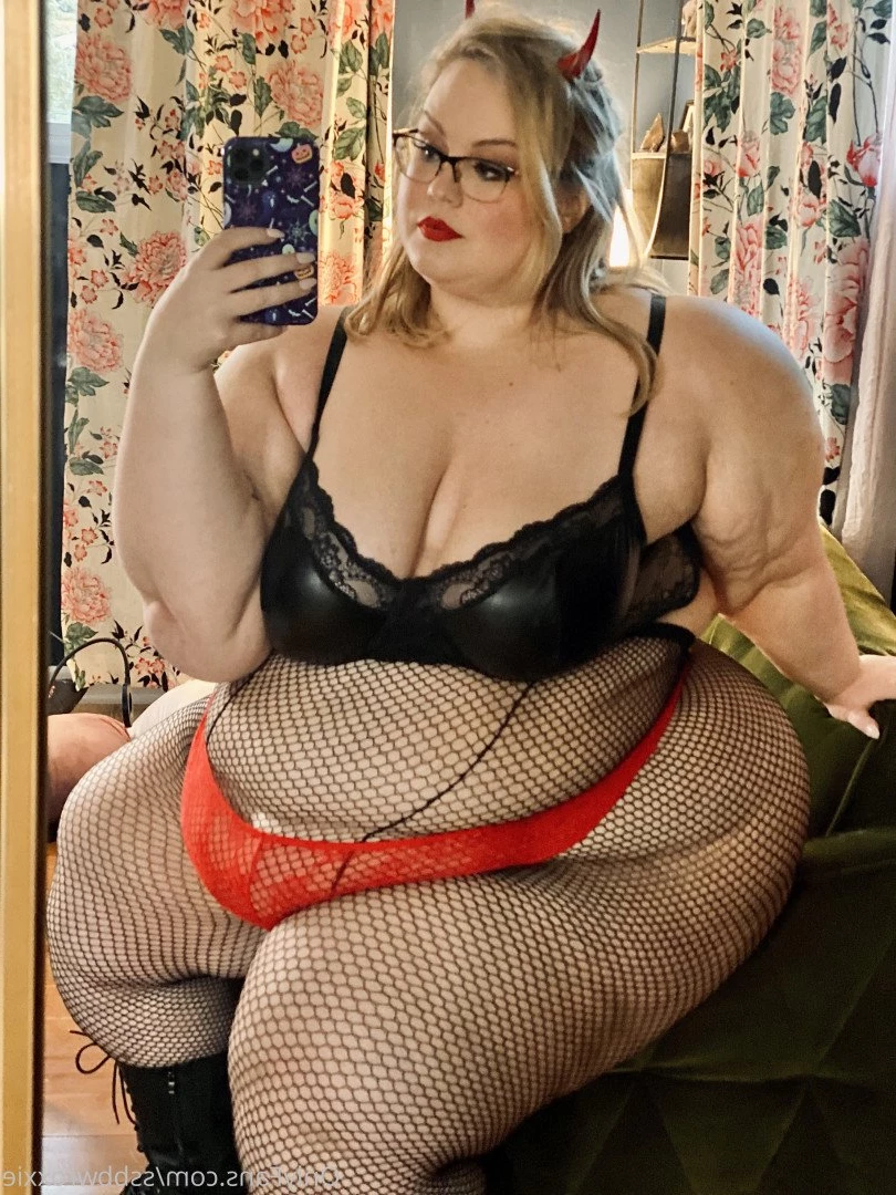 Supersized Roxxie [ ssbbwroxxie ] Onlyfans leaked photo 2723057 on Hotleaks.tv