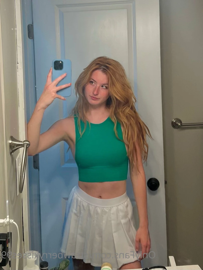 Strawberry Kisses [ strawberrykisses99 ] Onlyfans leaked photo 13556657 on Hotleaks.tv