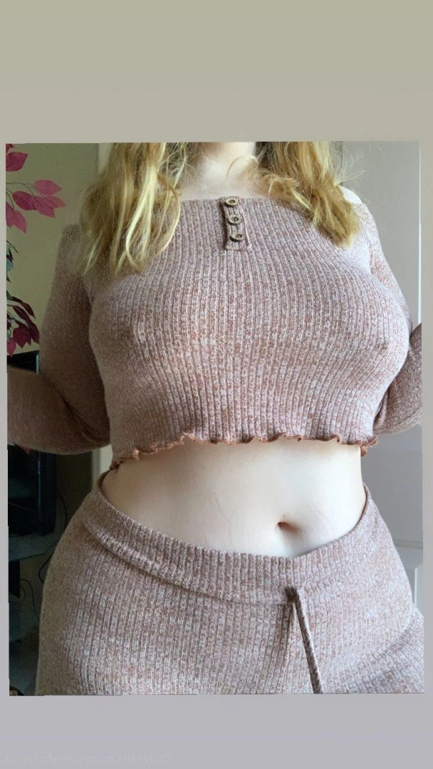 🍓🥛 [ strawbrrymilk ] Onlyfans leaked photo 2679952 on Hotleaks.tv