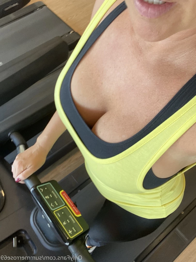 𝗦𝗨𝗠𝗠𝗘𝗥 𝗥𝗢𝗦𝗘 𝗦𝗪𝗜𝗡𝗚𝗘𝗥 𝗪𝗜𝗙𝗘 [ summerrose69 ] Onlyfans leaked photo 13227244 on Hotleaks.tv