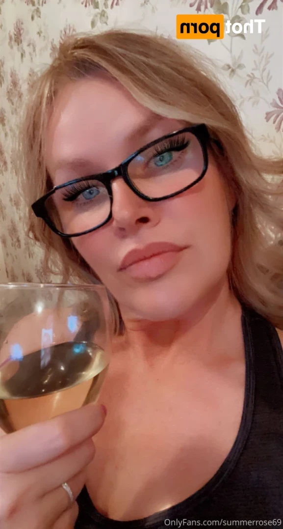 𝗦𝗨𝗠𝗠𝗘𝗥 𝗥𝗢𝗦𝗘 𝗦𝗪𝗜𝗡𝗚𝗘𝗥 𝗪𝗜𝗙𝗘 [ summerrose69 ] Onlyfans leaked photo 13319769 on Hotleaks.tv
