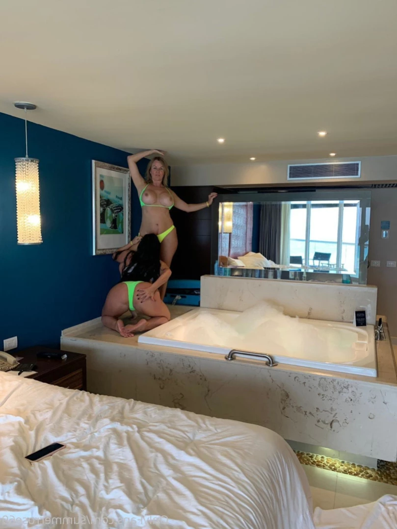 𝗦𝗨𝗠𝗠𝗘𝗥 𝗥𝗢𝗦𝗘 𝗦𝗪𝗜𝗡𝗚𝗘𝗥 𝗪𝗜𝗙𝗘 [ summerrose69 ] Onlyfans leaked photo 13325293 on Hotleaks.tv