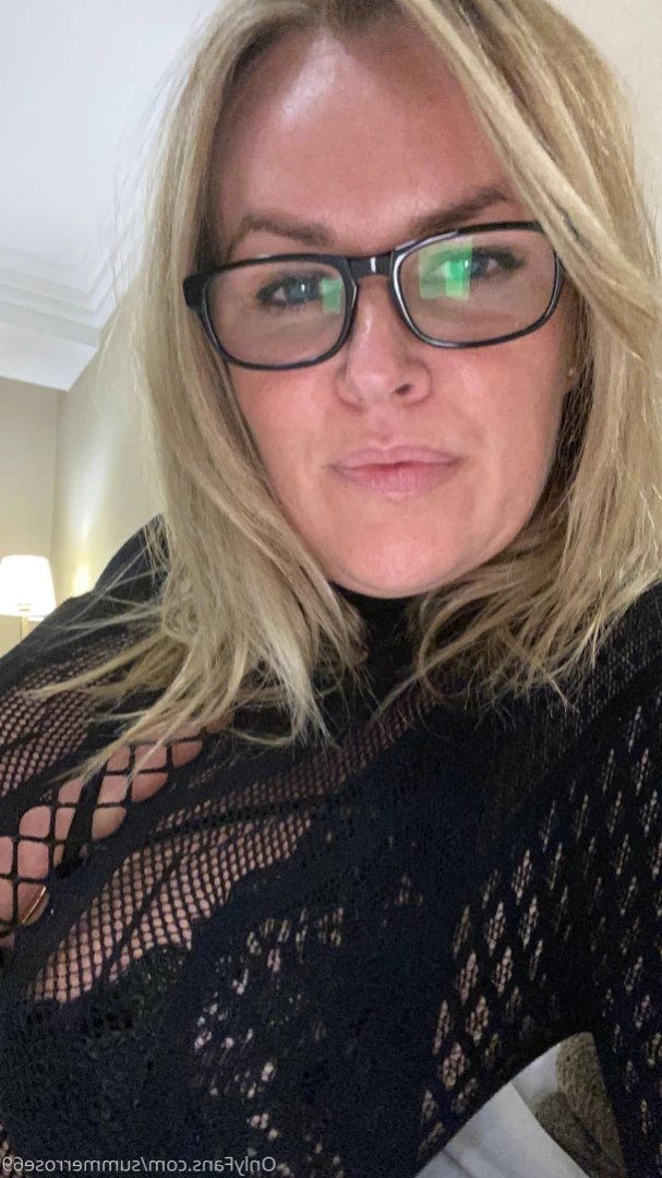 𝗦𝗨𝗠𝗠𝗘𝗥 𝗥𝗢𝗦𝗘 𝗦𝗪𝗜𝗡𝗚𝗘𝗥 𝗪𝗜𝗙𝗘 [ summerrose69 ] Onlyfans leaked photo 13326484 on Hotleaks.tv