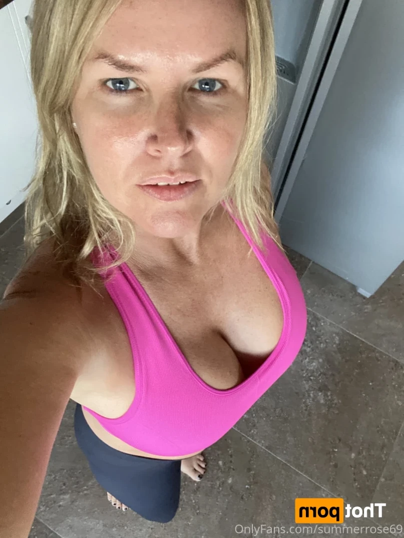 𝗦𝗨𝗠𝗠𝗘𝗥 𝗥𝗢𝗦𝗘 𝗦𝗪𝗜𝗡𝗚𝗘𝗥 𝗪𝗜𝗙𝗘 [ summerrose69 ] Onlyfans leaked photo 13328982 on Hotleaks.tv