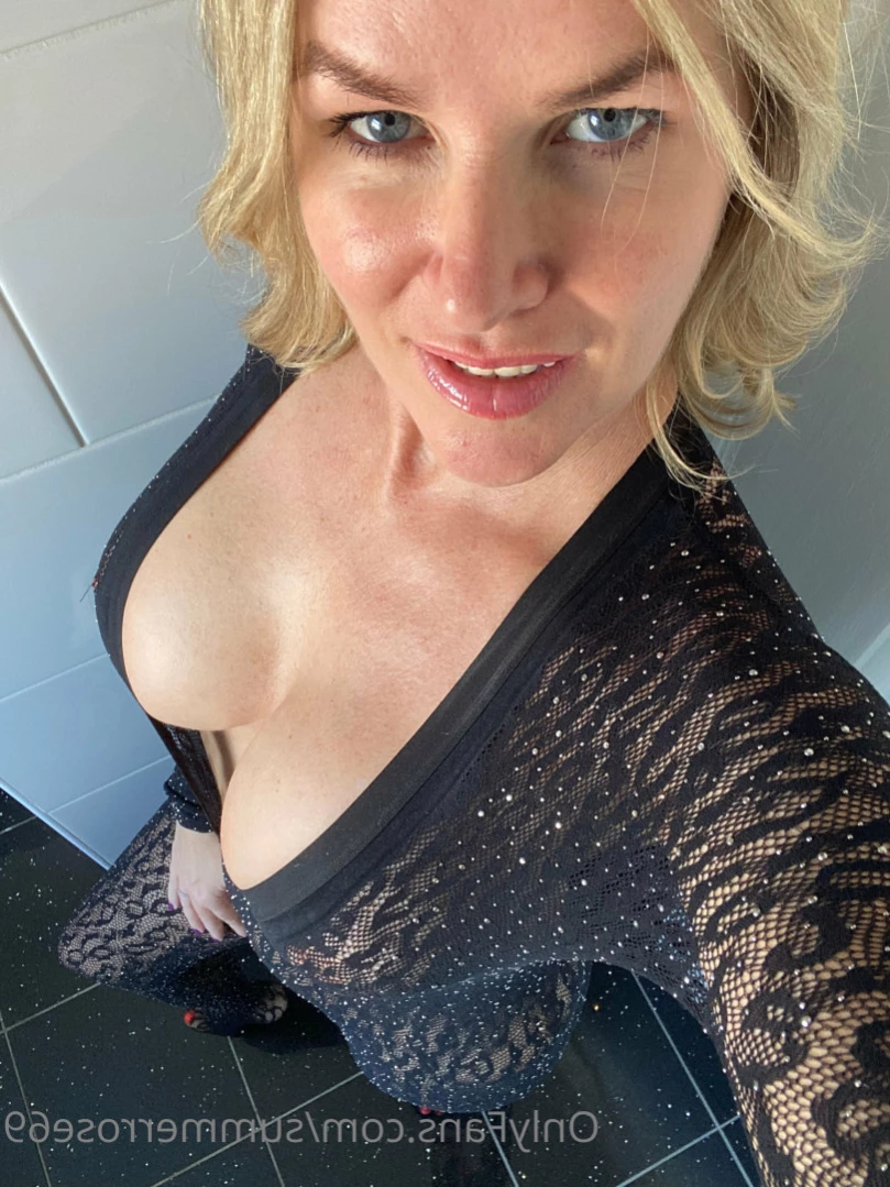 𝗦𝗨𝗠𝗠𝗘𝗥 𝗥𝗢𝗦𝗘 𝗦𝗪𝗜𝗡𝗚𝗘𝗥 𝗪𝗜𝗙𝗘 [ summerrose69 ] Onlyfans leaked photo 13329647 on Hotleaks.tv