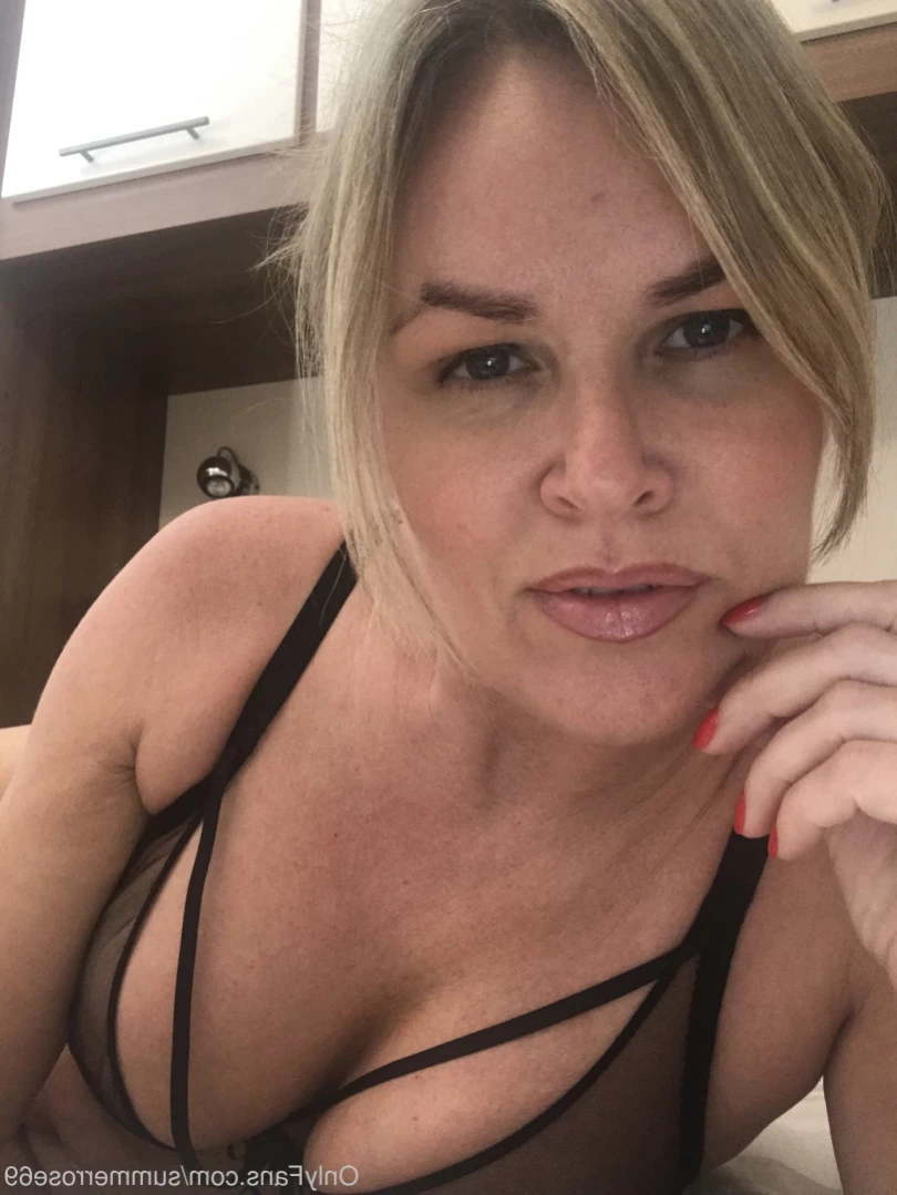 𝗦𝗨𝗠𝗠𝗘𝗥 𝗥𝗢𝗦𝗘 𝗦𝗪𝗜𝗡𝗚𝗘𝗥 𝗪𝗜𝗙𝗘 [ summerrose69 ] Onlyfans leaked photo 14169900 on Hotleaks.tv