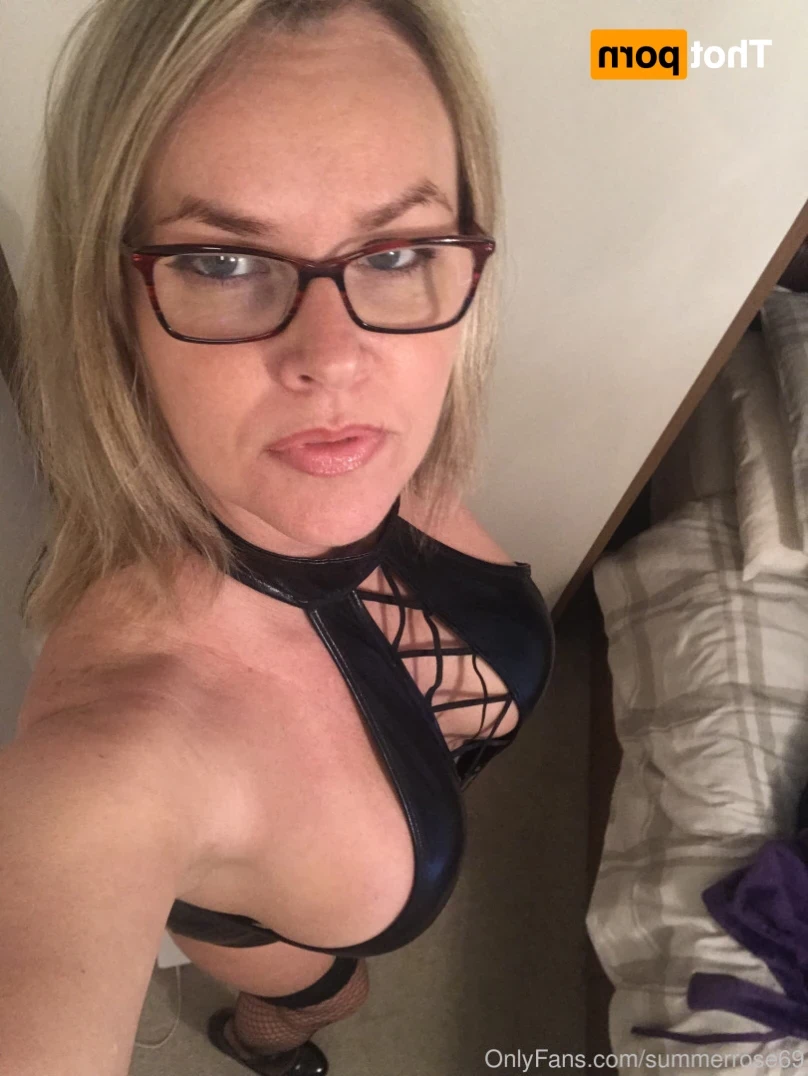 𝗦𝗨𝗠𝗠𝗘𝗥 𝗥𝗢𝗦𝗘 𝗦𝗪𝗜𝗡𝗚𝗘𝗥 𝗪𝗜𝗙𝗘 [ summerrose69 ] Onlyfans leaked photo 14228951 on Hotleaks.tv