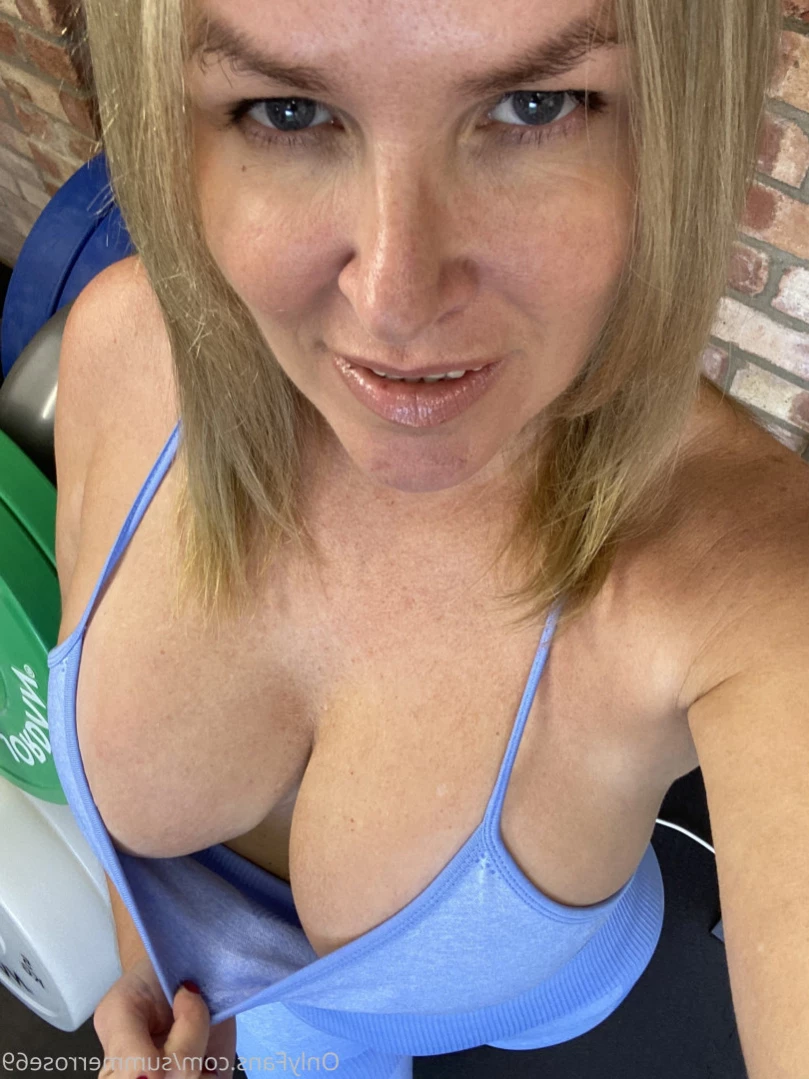 𝗦𝗨𝗠𝗠𝗘𝗥 𝗥𝗢𝗦𝗘 𝗦𝗪𝗜𝗡𝗚𝗘𝗥 𝗪𝗜𝗙𝗘 [ summerrose69 ] Onlyfans leaked photo 15325067 on Hotleaks.tv