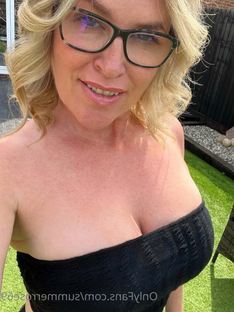 𝗦𝗨𝗠𝗠𝗘𝗥 𝗥𝗢𝗦𝗘 𝗦𝗪𝗜𝗡𝗚𝗘𝗥 𝗪𝗜𝗙𝗘 [ summerrose69 ] Onlyfans leaked photo 15326871 on Hotleaks.tv