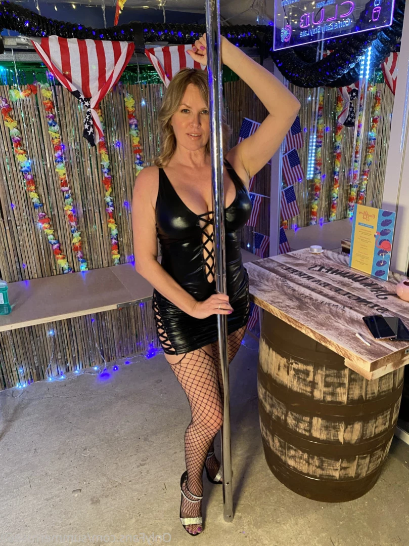𝗦𝗨𝗠𝗠𝗘𝗥 𝗥𝗢𝗦𝗘 𝗦𝗪𝗜𝗡𝗚𝗘𝗥 𝗪𝗜𝗙𝗘 [ summerrose69 ] Onlyfans leaked photo 15855485 on Hotleaks.tv