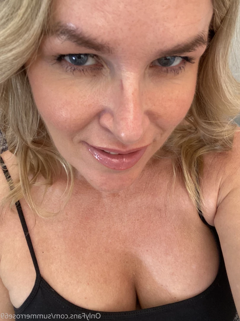 𝗦𝗨𝗠𝗠𝗘𝗥 𝗥𝗢𝗦𝗘 𝗦𝗪𝗜𝗡𝗚𝗘𝗥 𝗪𝗜𝗙𝗘 [ summerrose69 ] Onlyfans leaked photo 16137877 on Hotleaks.tv