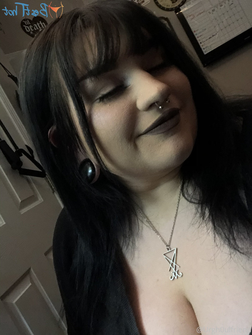 Big titty goth slūt [ sxtxnsharlot ] Onlyfans leaked photo 16837319 on Hotleaks.tv