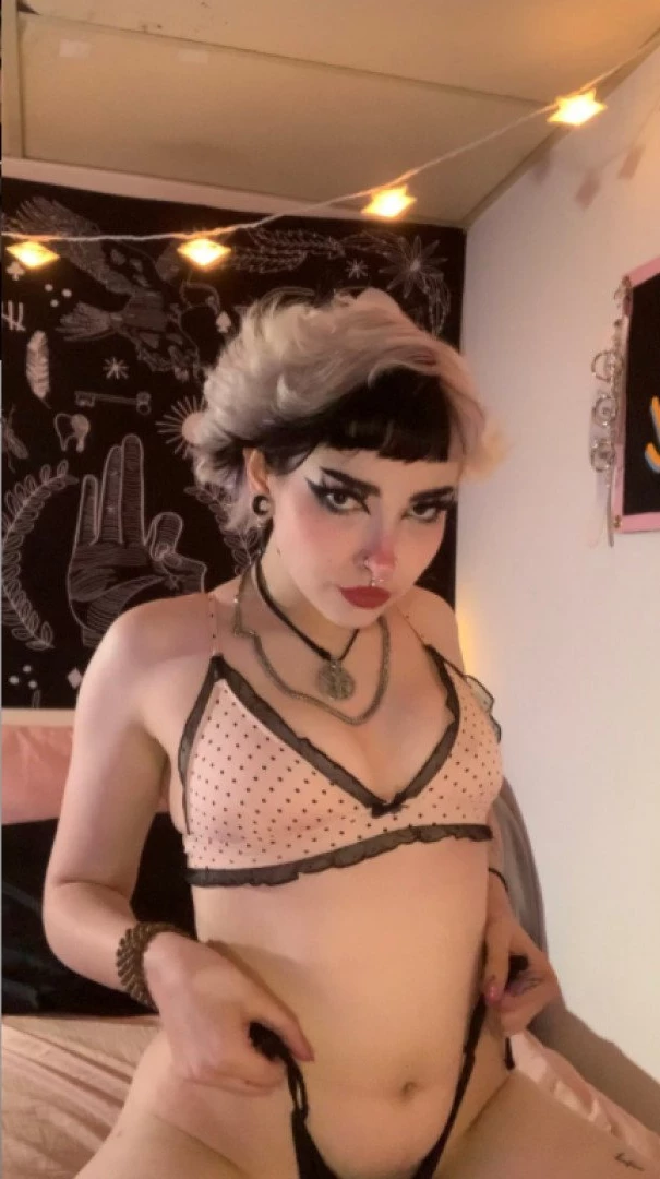 Em ฅ/(⁎˃ᆺ˂ )\ฅ [ evilgirll ] Onlyfans leaked photo 376206 on Hotleaks.tv