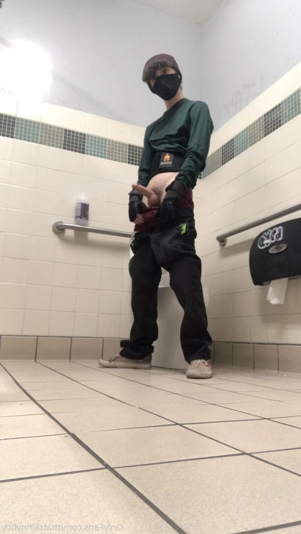 Skinny boy &lt;3 [ thatskinnyboy ] Onlyfans leaked photo 2922327 on Hotleaks.tv