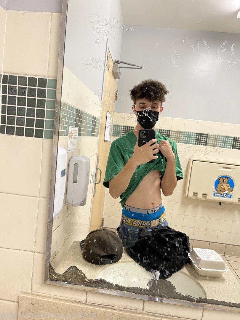 Skinny boy &lt;3 [ thatskinnyboy ] Onlyfans leaked photo 2922582 on Hotleaks.tv