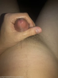 5649400
