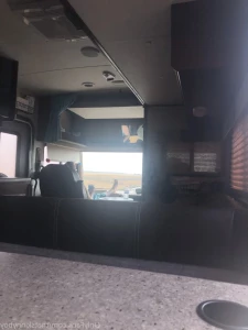 5649556