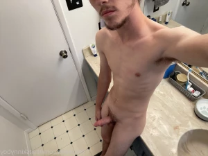 5649738