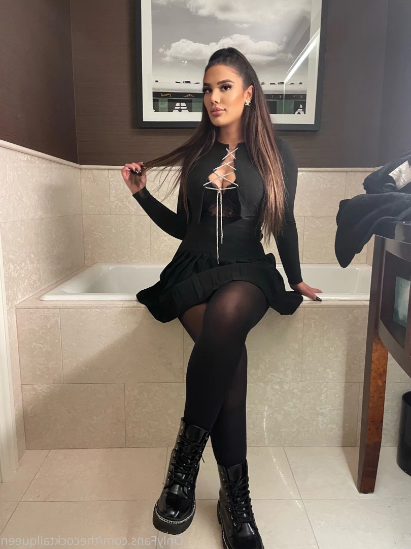 Alyssa [ thecocktailqueen ] Onlyfans leaked photo 10036300 on Hotleaks.tv