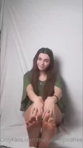 18280422