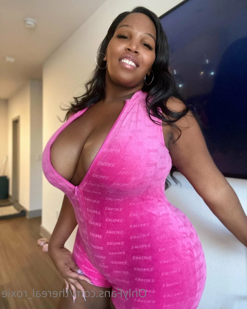 TheReal_RoxieFree [ thereal_roxie ] Onlyfans leaked photo 5665376 on Hotleaks.tv
