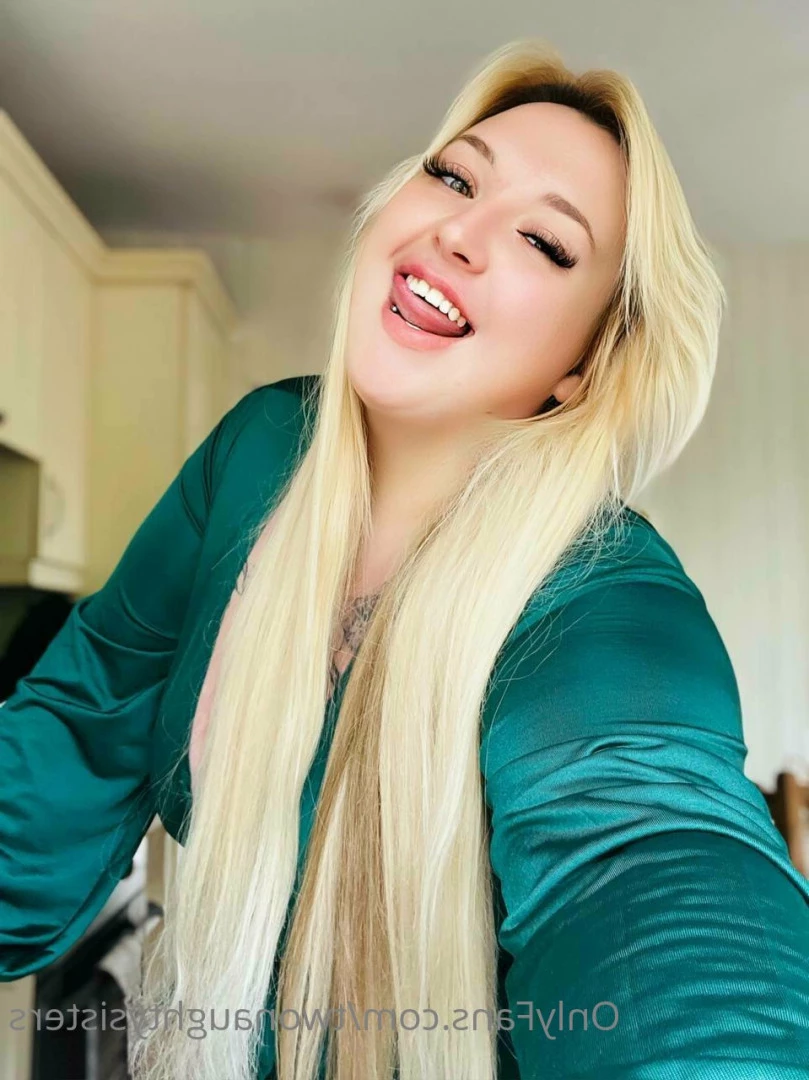 𝐊𝐈𝐍𝐊𝐘 𝐒𝐓𝐄𝐏 𝐒𝐈𝐒𝐓𝐄𝐑𝐒 😈💦 [ twonaughtysisters ] Onlyfans leaked photo 5767400 on Hotleaks.tv